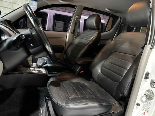Mitsubishi L200 Triton 3.5 HPE 4X4 CD V6 24V FLEX 4P AUTOMÁTICO