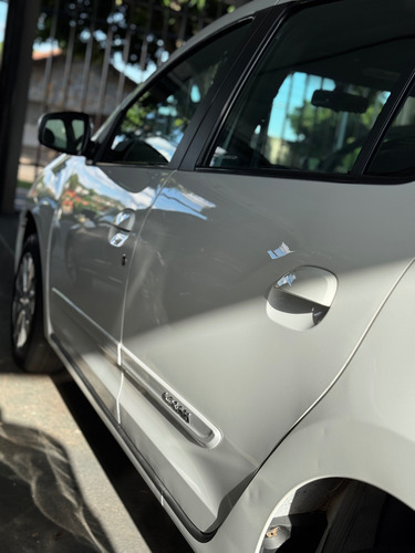 Renault Logan 1.0 Zen 12v 4p 5 marchas