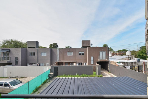 Duplex En Venta Cochera Y Jardín En Ituzaingó