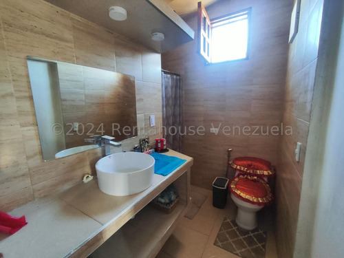 José Trivero Vende Hermosa Casa Ubicada En Excelente Zona De Cabudare, Cuenta Con Tanque Subterraneo