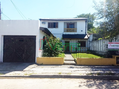 Casa De 4 Ambientes Sobre Gabriela Mistral Al 700, Banfield