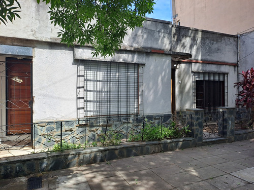 Venta Casa C/ Patio En Saavedra, A Reciclar