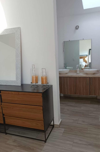 Reestrena Casa Súper Amplia Y Con Excelente Distribución