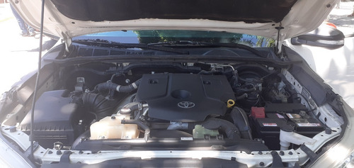 Imagen 10 de 11 de Toyota Hilux 4x4 D/c Sr 2.8 Tdi 6 M/t