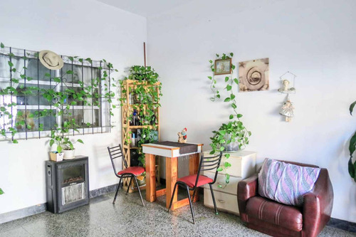 Venta/permuta Casa 4 Ambientes Con Local