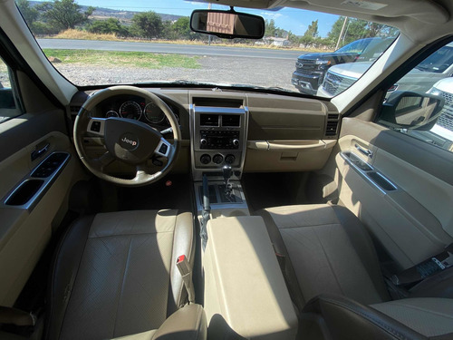 Imagen 12 de 15 de Jeep Liberty 2008 Limited Base Piel 4x2 Mt