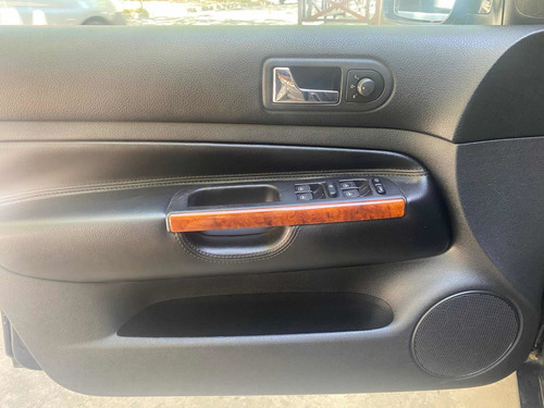 Volkswagen Bora 1.8 Highline T 180cv Cuero 2010