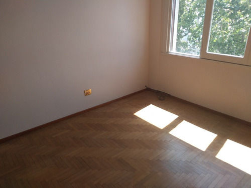 Imagen 14 de 22 de Departamento De 3 Ambientes - A La Calle - Moreno 3100