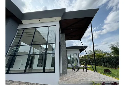 Casa De Lujo En Llanogrande En Arriendo