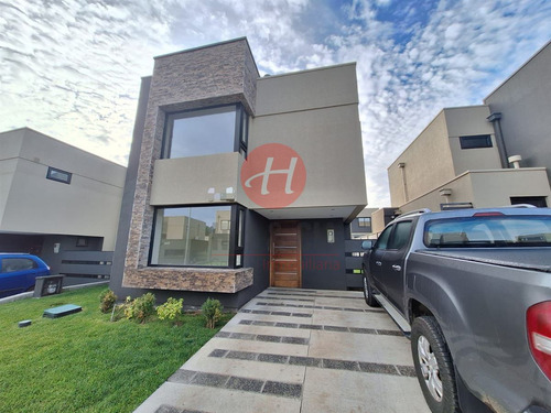 Se Vende Moderna Y Exclusiva Casa Sector Poniente