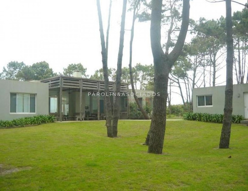 Casa De 3 Dormitorios En Manantiales- Ref: 3216