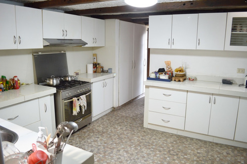 Casa Con Piscina, Jardines Y Oficina De Trabajo Remoto