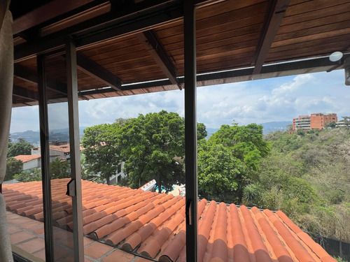 En Venta Casa Esquina En Calle Cerrada, En Colinas De Bello Monte