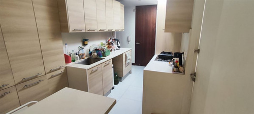 Casa En Venta De 4 Dorm. En Las Condes Apumanque J80