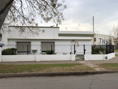 Casa En Venta De 2 Dormitorios C/ Cochera En Pontevedra