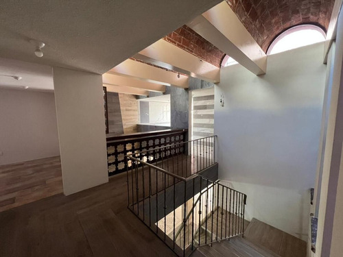 Casa Con Uso De Suelo Comercial De 290m2 En División Del Norte