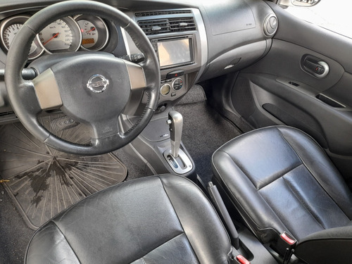 Imagem 12 de 15 de Nissan Grand Livina 1.8 Aut. 2014 7 Lug. Excelente Estado