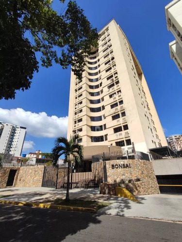 Apartamento En Residencias Bonsai, Urbanización Valles De Camoruco Ela-091