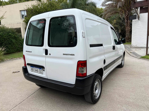 Imagen 2 de 8 de Peugeot Partner 2017 1.6 Hdi Furgon Confort