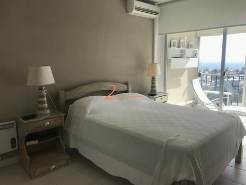 Apartamento En Península 2 Dormitorios Con Vista Al Puerto- Ref: 5328