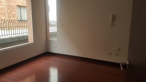 Imagen 12 de 24 de Apartamento En Arriendo Santa Barbara Occidental 741-796