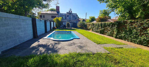 Casa En Venta - 2 Dormitorios 2 Baños - 546mts2 - Castelar