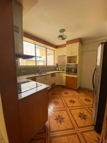 Hermosa Casa Bifamiliar Urb Teques Iii La Santa María