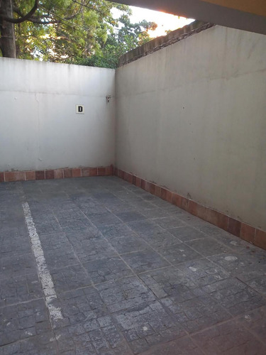 Venta Monoambiente Primer Piso, Con Cochera Descubierta En Morón Centro, Moron Norte.-