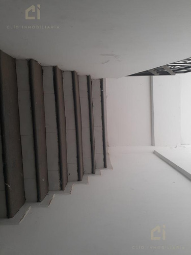 Edificio En Venta En Esquina Con Salones Para Eventos Diversos Y Oficinas Todo Climatizado