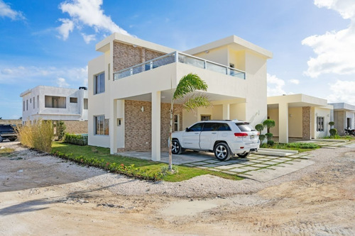 Imagen 1 de 30 de Villa De 4 Habitaciones Y Estudio En Punta Cana