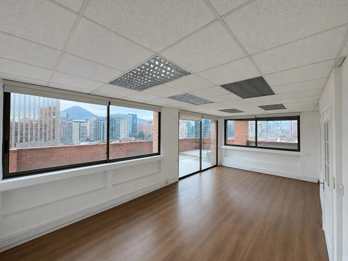 Oficina Con Terraza Y Vistas Despejadas En Nueva Apoquindo