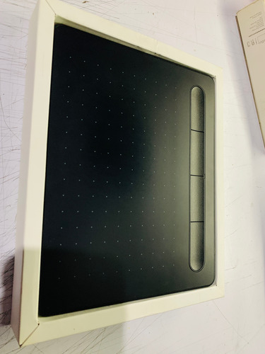 Tableta Gráfica Wacom Intuos Ctl4100 Small Color Negro (Usado)