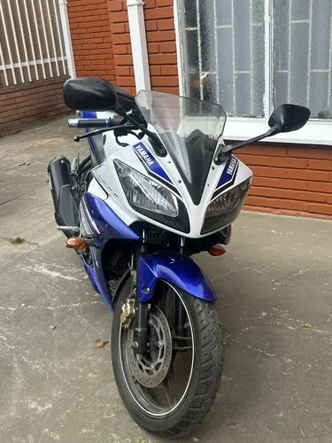 Yamaha R15 V2