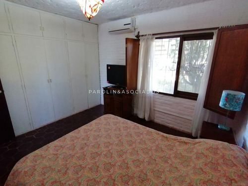 Casa De 5 Dormitorios En Pinares, Punta Del Este- Ref: 2705