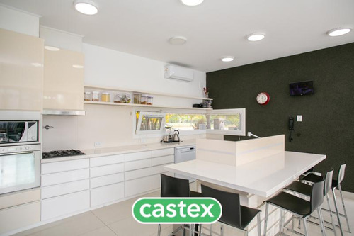 Moderna Casa En Venta En Terravista, General Rodriguez