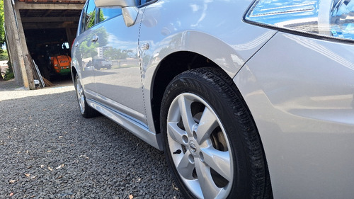 Nissan Tiida 1.8 Sl Flex 5p
