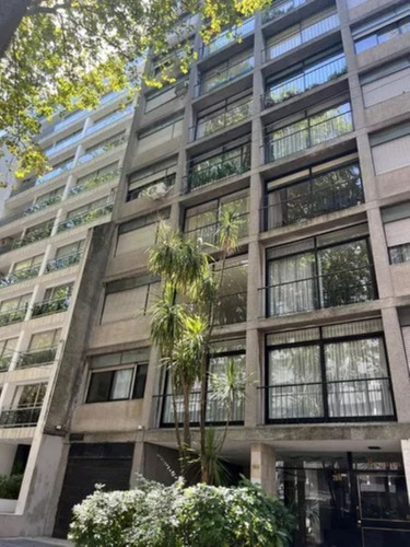 Apartamento De 2 Dor. En Pocitos Con Cochera A Pasos De La Rambla