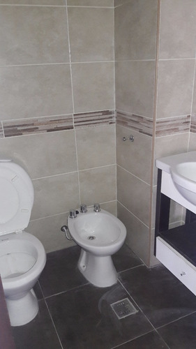 Imagen 15 de 22 de Departamento De 4 Ambientes - A La Calle - Catamarca 1100