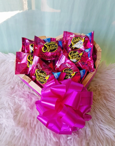 Imagem 3 de 5 de Cesta De Chocolate Coração Mini Ursinho Presente Namorada