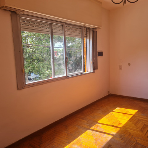 Departamento Tipo Ph 1 Piso Por Escalera Con Terraza Y Patio