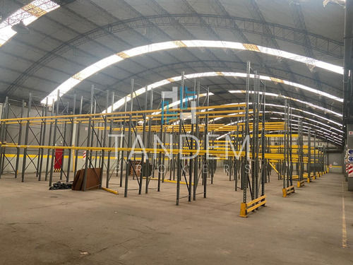 Galpón De 1500 M2 Cubiertos Con Racks En Predio A Mts De Panamericana