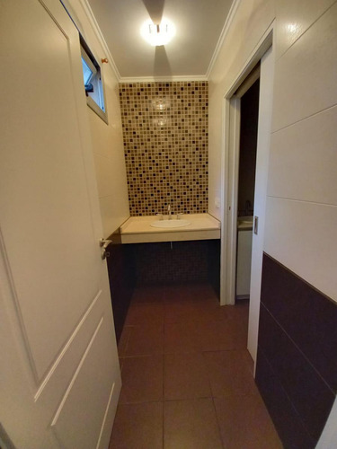 Casa En Venta De 5 Ambientes Con Cochera, Jardín Y Quincho