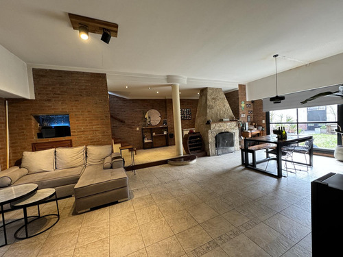 Casa En Venta En Zona Sur 3 Dormitorios