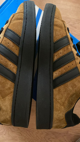Adidas Campus 00s. Color Camel/negro. Talle 40 (Usado)