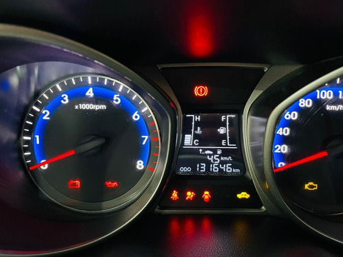 Imagem 12 de 17 de Hyundai Hb20x 1.6 16v Premium 2014
