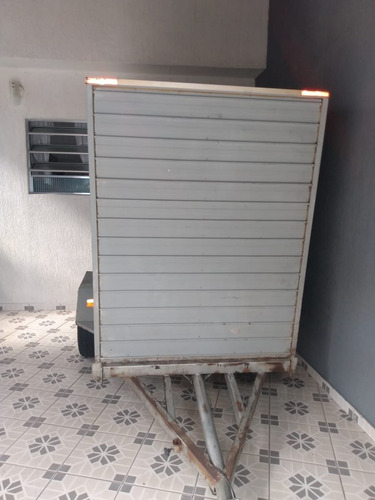 Imagem 1 de 4 de Carretinha Reboque Carga Bau Fechado