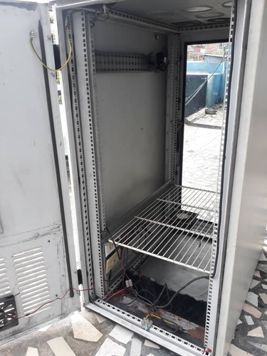 Imagen 4 de 7 de Rack De Piso Mediano Con Puerta De Vidrio