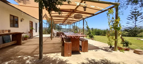 Casa En Venta De 5 Dorm. En Limache