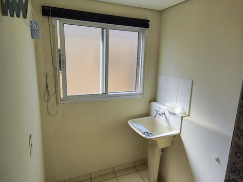 Apartamento Aconchegante Com 2 Dormitórios, Ar-condicionado, Banheiro Social Com Box, Sala Com 2 Ambientes E Sacada/varanda, Cozinha Tipo Americana, Área De Serviço, Piso Frio, 1 Vaga De Garagem.