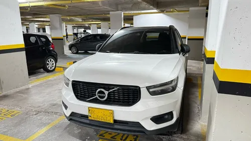 Volvo XC40 B5 R-Design